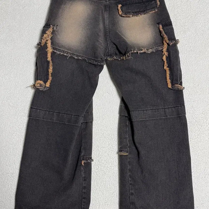 [BUNJANG] Black and Beige Distressed Denim Pants / 데미지드 팬츠