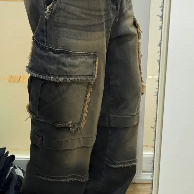 [BUNJANG] Black and Beige Distressed Denim Pants / 데미지드 팬츠