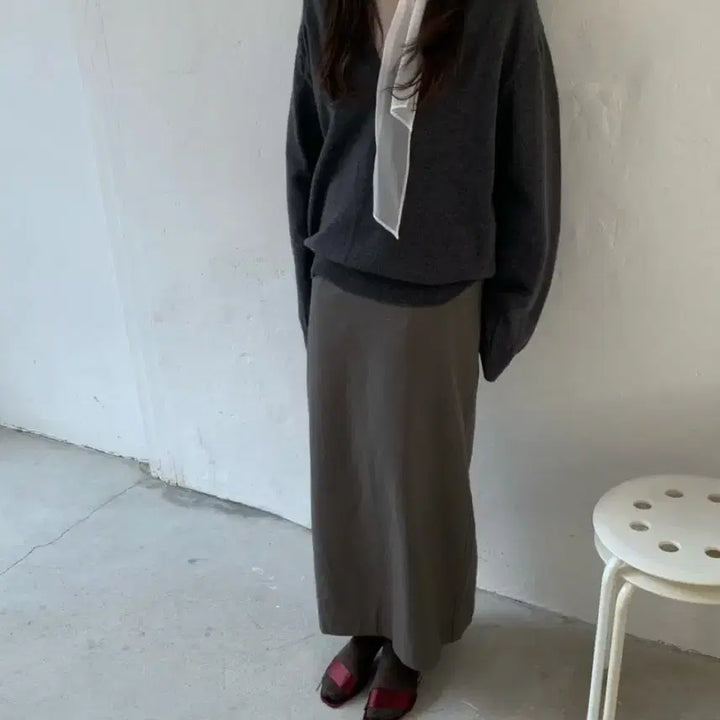 [BUNJANG] Basket Wool V-Neck Knit Charcoal / 바스켓 울 딥브이넥 니트 차콜