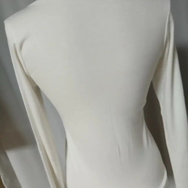 [BUNJANG] White Shoulder Strap Long Sleeve T-shirt / 화이트 숄더 스트랩 긴팔 티셔츠