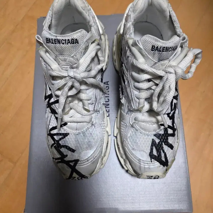 [BUNJANG] Balenciaga Graffiti Runner Sneakers Size 38 / 발렌시아가 그래피티 러너 38