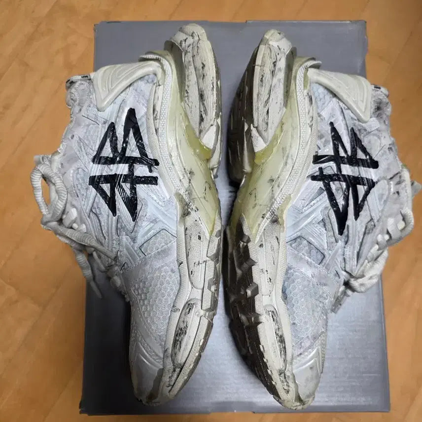 [BUNJANG] Balenciaga Graffiti Runner Sneakers Size 38 / 발렌시아가 그래피티 러너 38