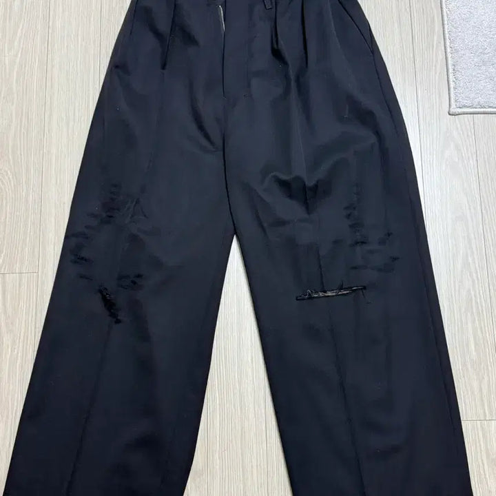 [BUNJANG] Anselm Damaged Wide Slacks Size 1 / 안셀름 데미지드 와이드 슬랙스 1사이즈