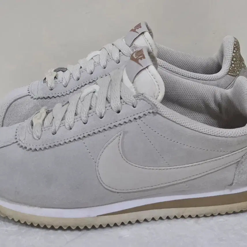 [BUNJANG] Nike x Maria Sharapova Classic Cortez Premium Sneakers / [240] 나이키X마리아샤라포바 클래식 코르테즈 프리미엄ㅡ단종매물,최저가