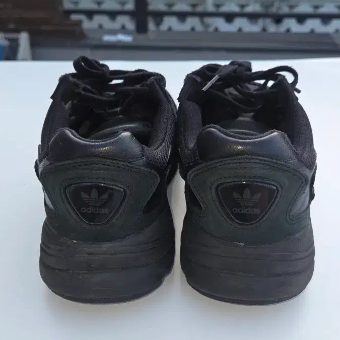 [BUNJANG] Adidas Falcon W Black 265 / 아디다스 팔콘 W 블랙 265
