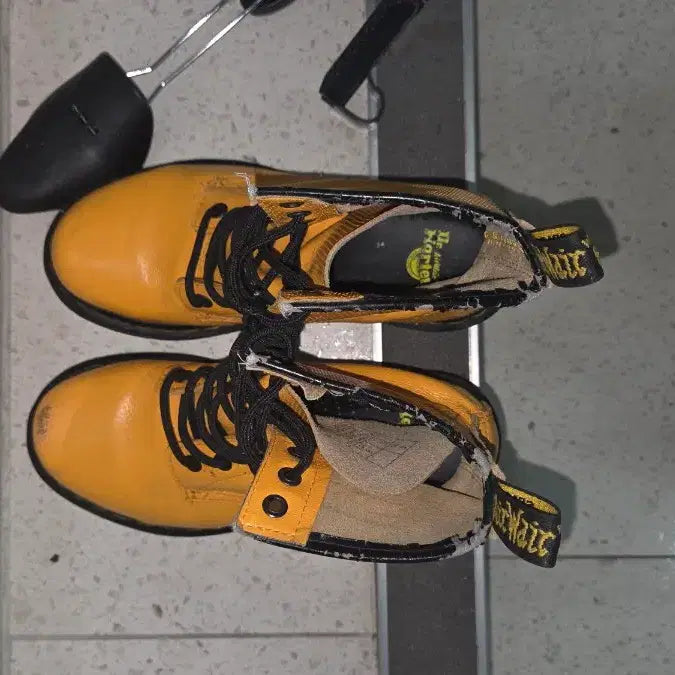 [BUNJANG] Dr. Martens Yellow Boots / 닥터마틴 옐로우 부츠