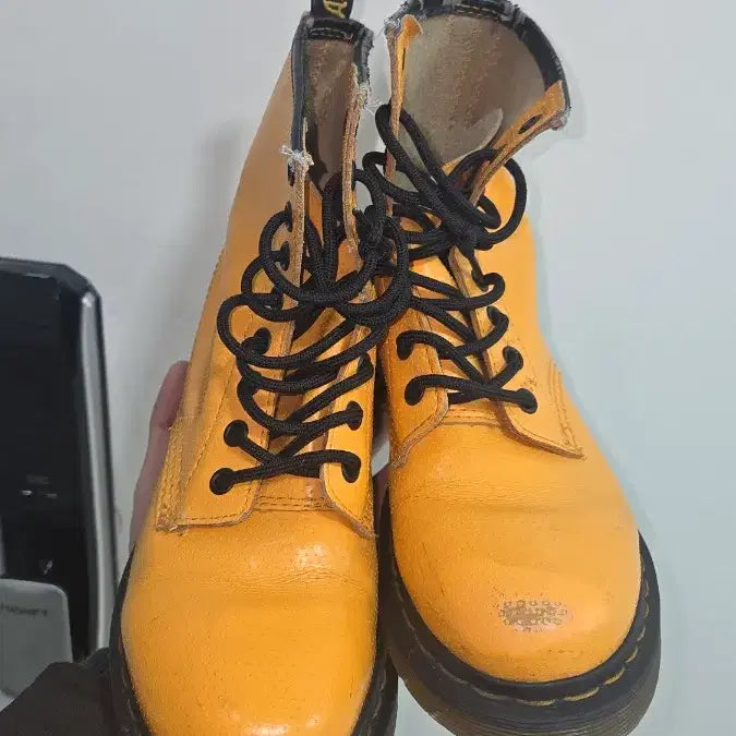 [BUNJANG] Dr. Martens Yellow Boots / 닥터마틴 옐로우 부츠