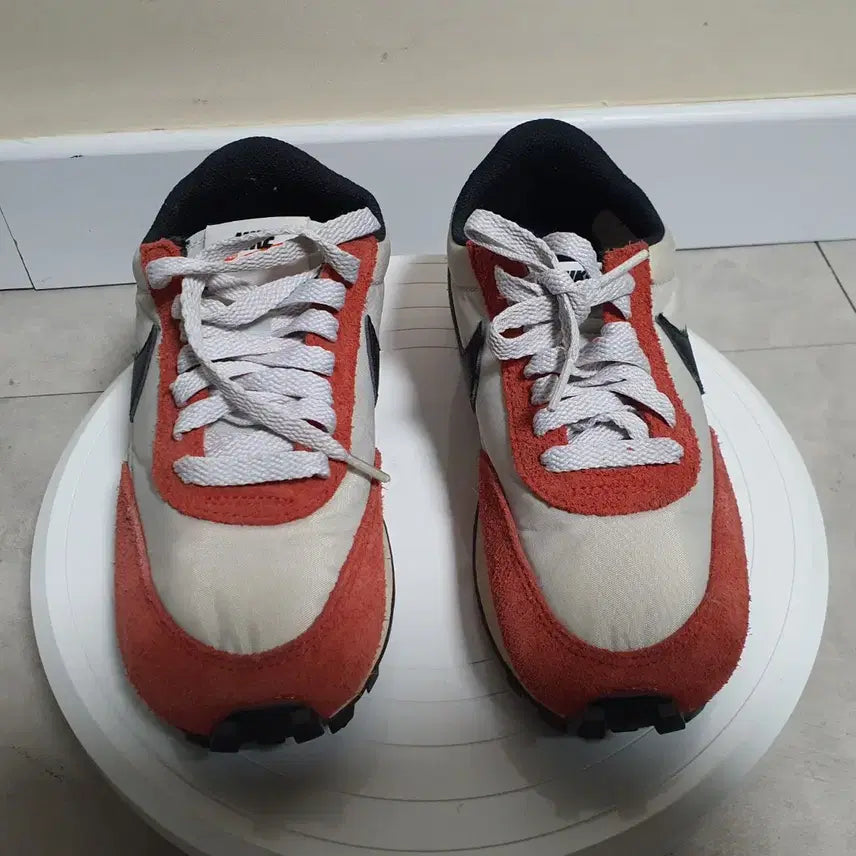 [BUNJANG] Nike Daybreak Pure Platinum Sneakers / 가벼운 나이키 데이브레이크 퓨어 플래티넘 235mm