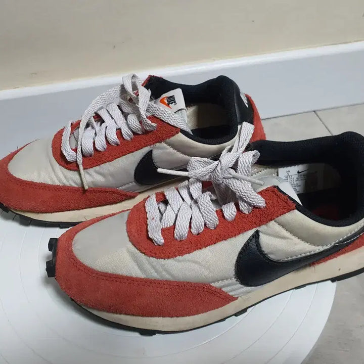 [BUNJANG] Nike Daybreak Pure Platinum Sneakers / 가벼운 나이키 데이브레이크 퓨어 플래티넘 235mm