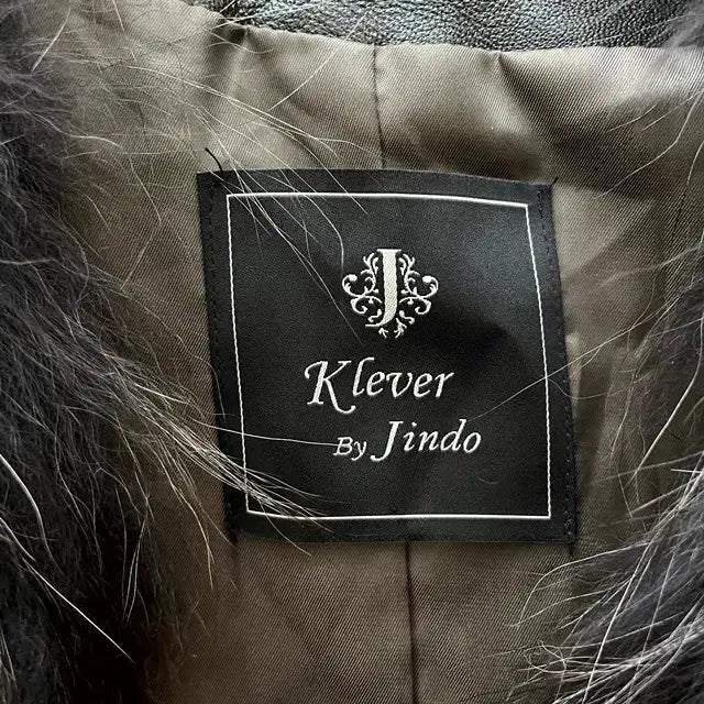 [BUNJANG] Klever By Jindo Dark Gray Coyote Fur Vest / Klever By Jindo 진도 끌레베 다크그레이 코요테 모피 조끼