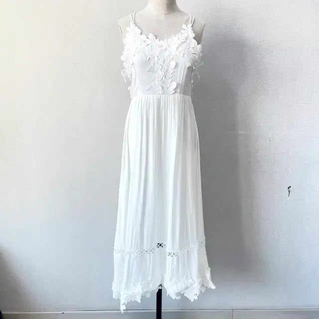 [BUNJANG] J.Y White Lace Embellished Dress / J.Y 제이와이 화이트 레이스 장식 원피스