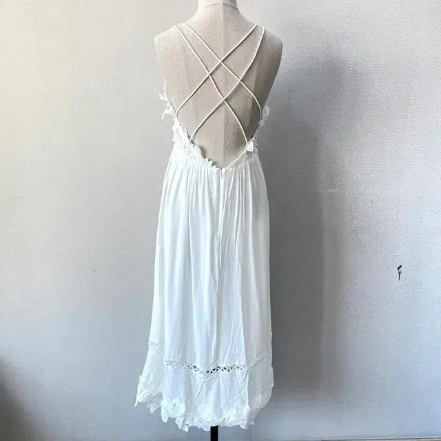 [BUNJANG] J.Y White Lace Embellished Dress / J.Y 제이와이 화이트 레이스 장식 원피스