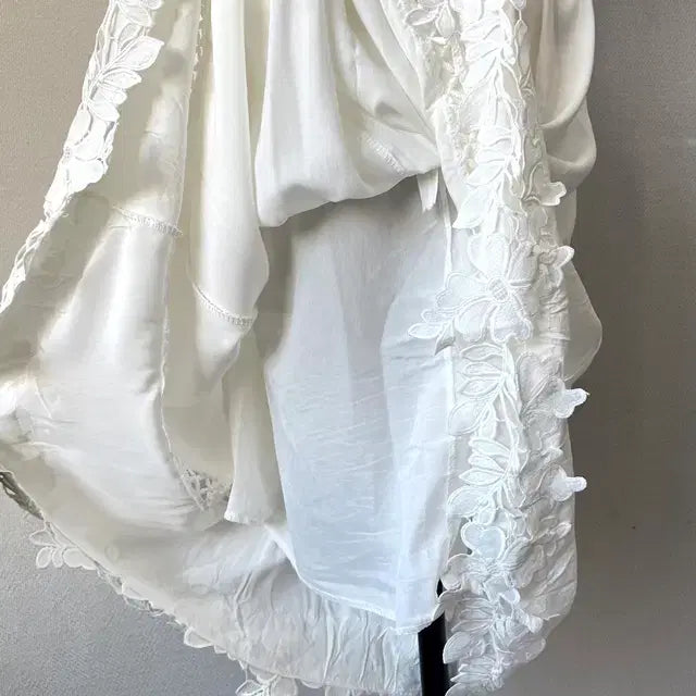 [BUNJANG] J.Y White Lace Embellished Dress / J.Y 제이와이 화이트 레이스 장식 원피스