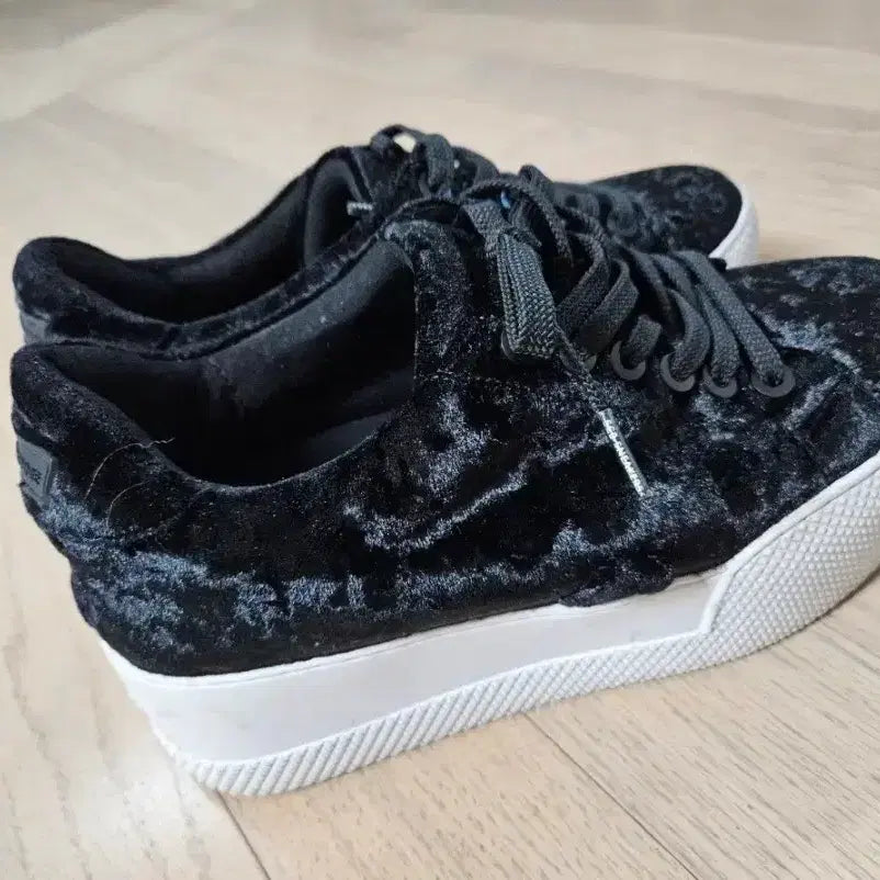 [BUNJANG] Suecomma Bonnie Velvet Sneakers / SuecommaBonnie 스니커즈 벨벳 블랙