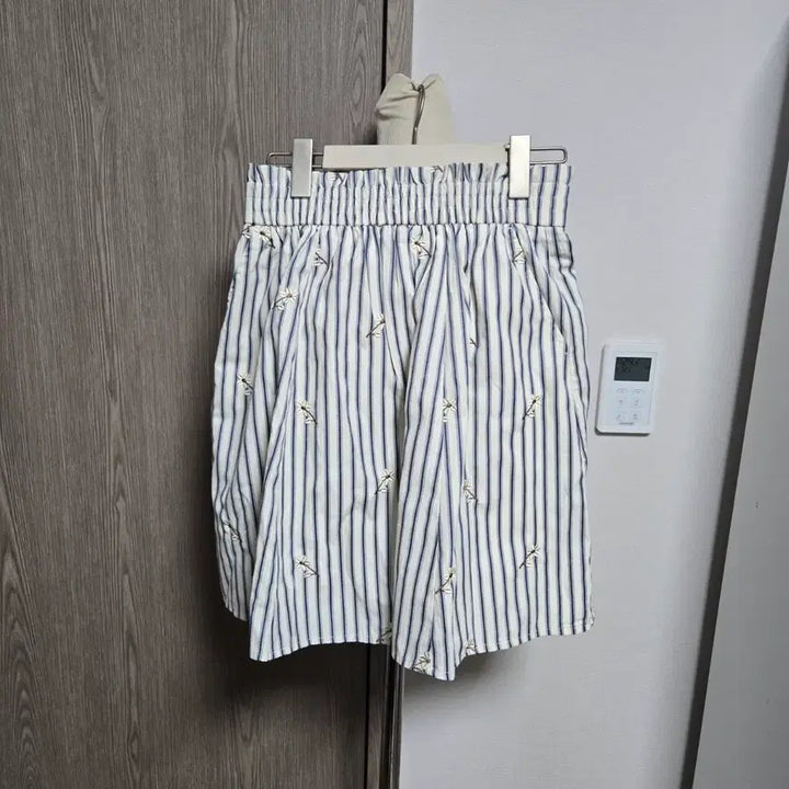 [BUNJANG] Cuoese Lovely Stripe Floral Embroidered Midi Skirt / 쿠오세 러블리 스트라이프 플라워 자수 밴딩 미디 스커트