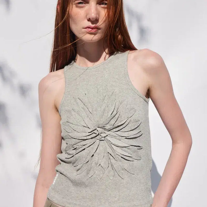 [BUNJANG] CERRIC Flower Pointed Sleeveless Top / 세릭 나시
