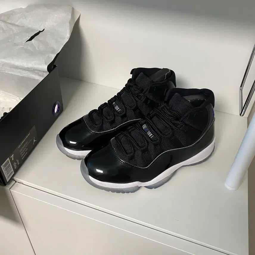 [BUNJANG] Jordan 11 Retro Space Jam 2016 Sneakers / [250] 조던 11 레트로 스페이스 잼 2016