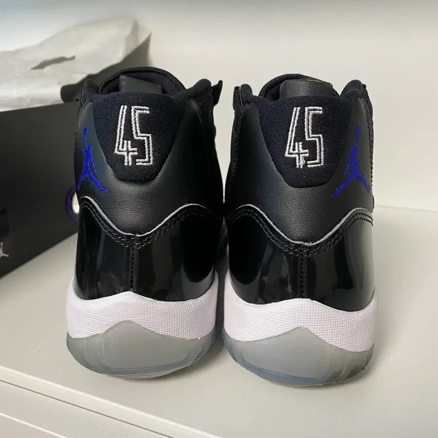 [BUNJANG] Jordan 11 Retro Space Jam 2016 Sneakers / [250] 조던 11 레트로 스페이스 잼 2016
