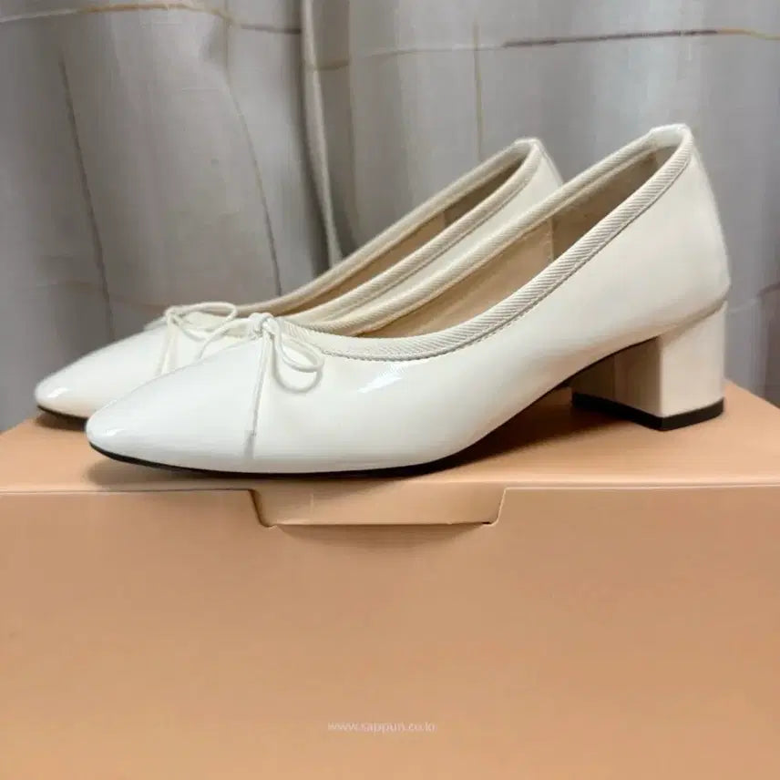 [BUNJANG] SAPPUN Enamel Ribbon Pumps 4cm Heels / 사뿐 에나멜 리본 펌프스힐 225 (4cm)