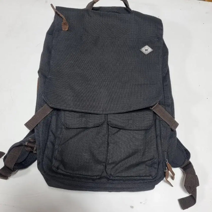 [SOLD OUT] 브라운브레스 메탈로고 어반 백팩