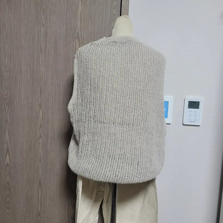 [BUNJANG] Artifactcs Beige Knit Vest / 아트이프액츠 미사용품 베이지색 니트 조끼