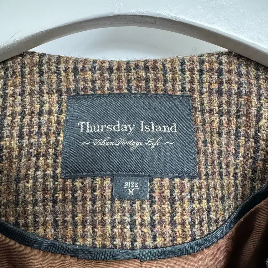 [SOLD OUT] Thursday Island 써스데이아일랜드 노카라 슬림 자켓 M,팔뒤
