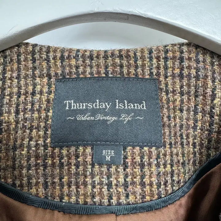 [SOLD OUT] Thursday Island 써스데이아일랜드 노카라 슬림 자켓 M,팔뒤