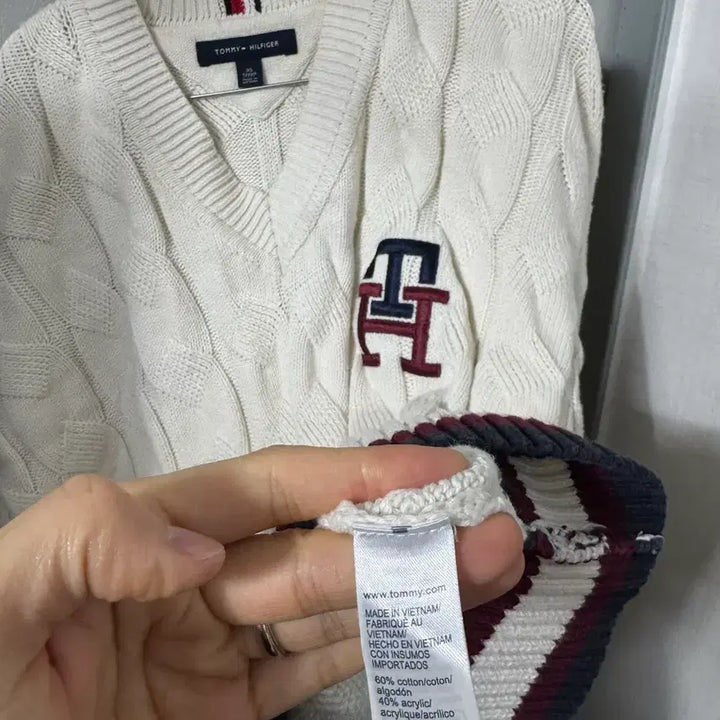 [BUNJANG] Tommy Hilfiger 105 Cable Knit V-Neck Sweater / 타미 힐피거 105 꽈베기 브이넥 케이블 오버핏