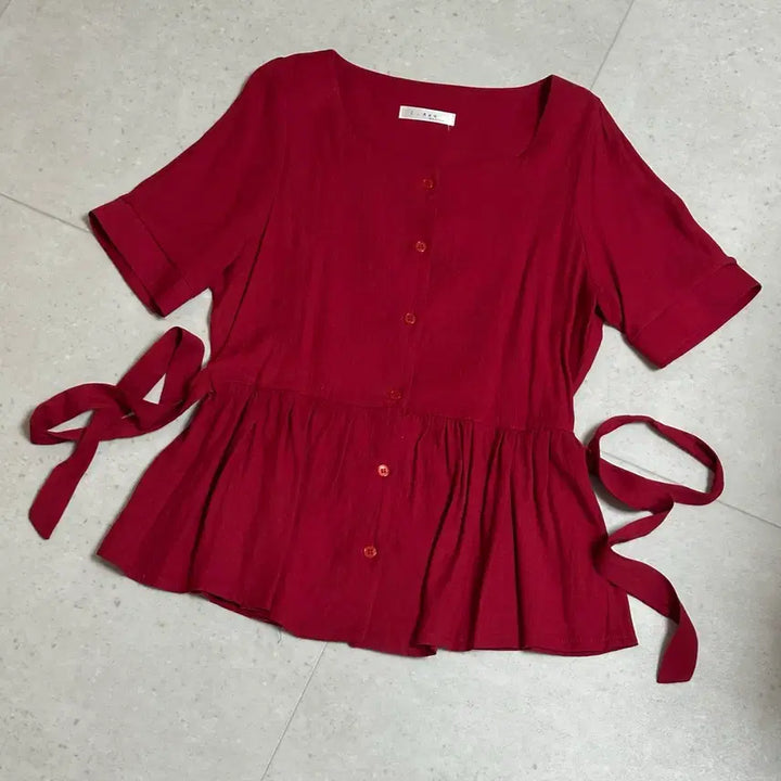 [BUNJANG] Red Ribbon Detail Short Sleeve Blouse / 빨간색 리본 반팔 블라우스