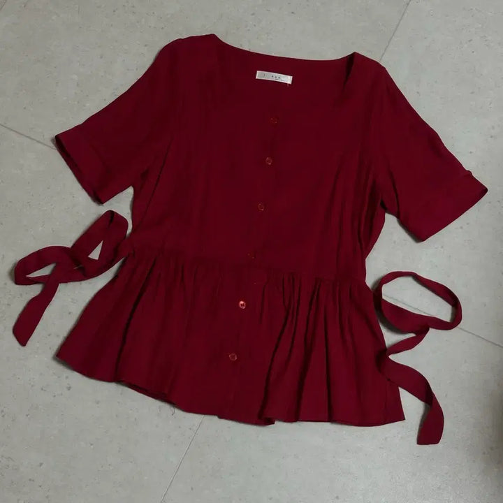 [BUNJANG] Red Ribbon Detail Short Sleeve Blouse / 빨간색 리본 반팔 블라우스