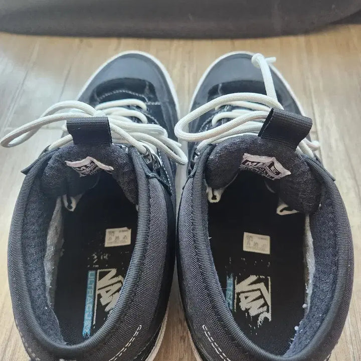 [BUNJANG] Vans MTE Half Cab Gore-Tex Black Sneakers / 반스 MTE 하프 캡 고어텍스 블랙 (280)