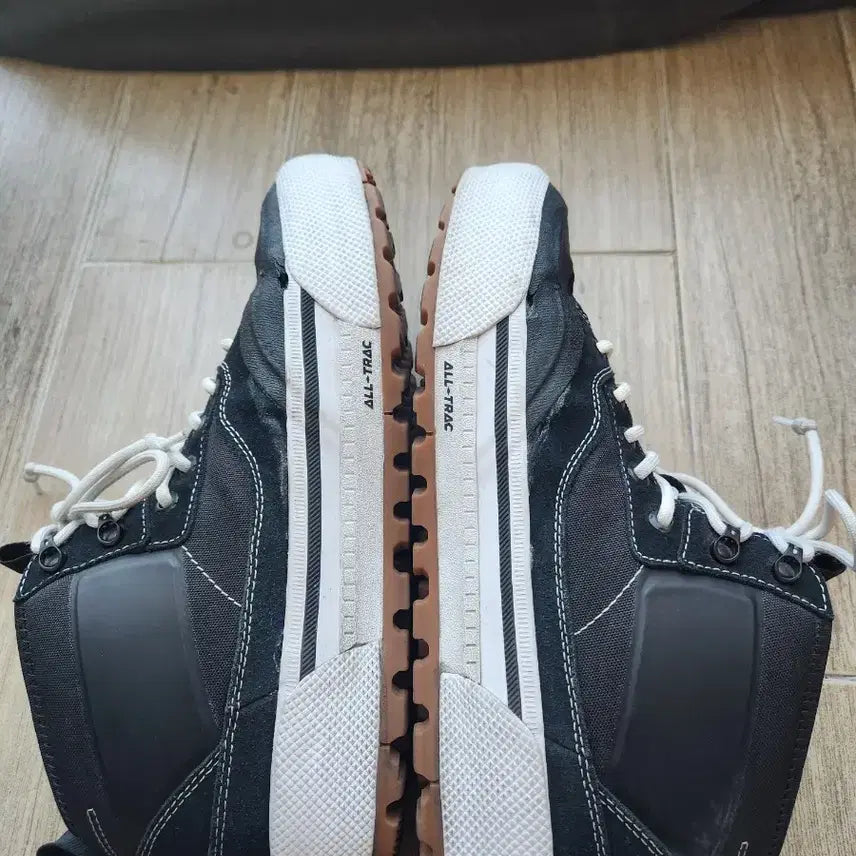 [BUNJANG] Vans MTE Half Cab Gore-Tex Black Sneakers / 반스 MTE 하프 캡 고어텍스 블랙 (280)