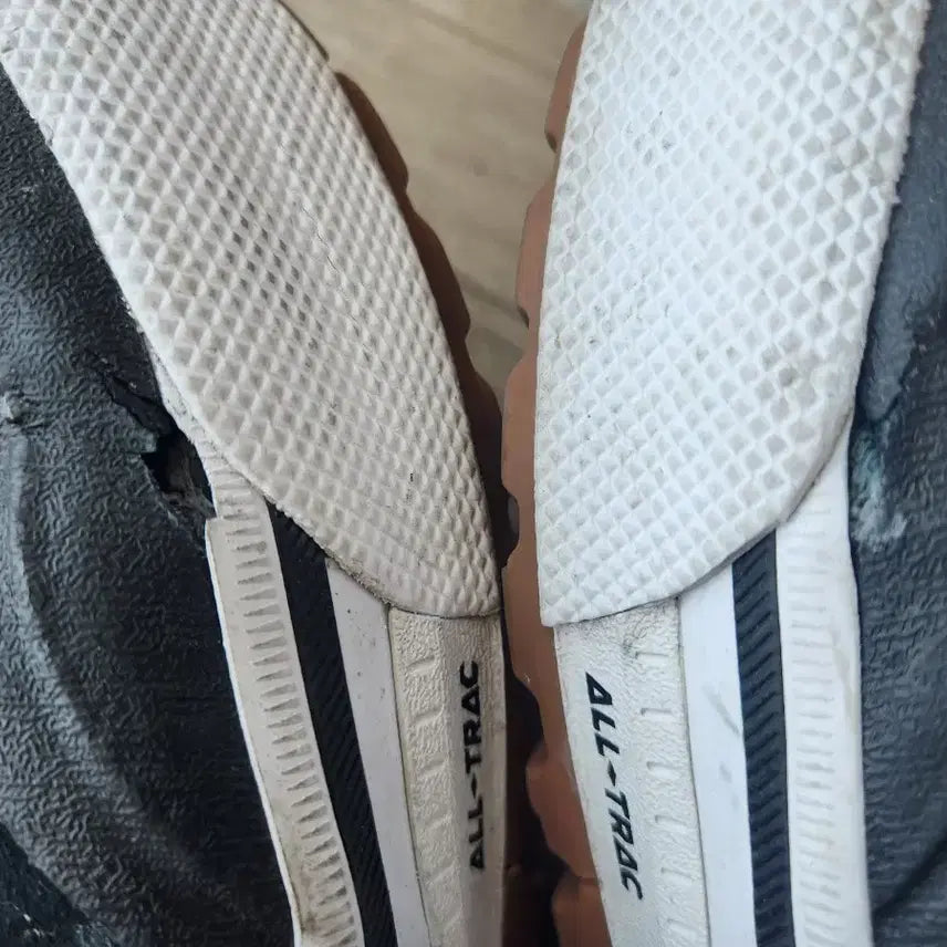 [BUNJANG] Vans MTE Half Cab Gore-Tex Black Sneakers / 반스 MTE 하프 캡 고어텍스 블랙 (280)