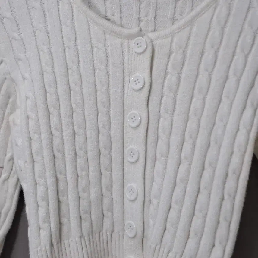[BUNJANG] White Cable Knit Crop Cardigan / 화이트 꽈배기 크롭 니트 가디건