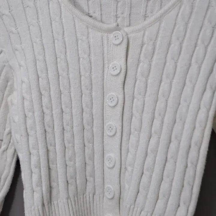 [BUNJANG] White Cable Knit Crop Cardigan / 화이트 꽈배기 크롭 니트 가디건