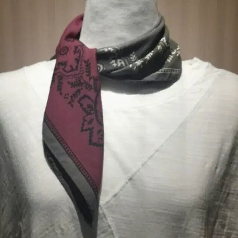 [BUNJANG] Patterned Silk Scarf / 패턴 스카프 (새상품)