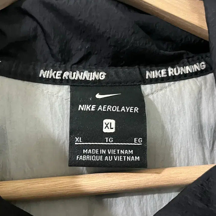 [BUNJANG] Nike Aerolayer Repel Hooded Running Jacket - Black / [XL]나이키 에어로레이어 리펠 후드 러닝 자켓 블랙