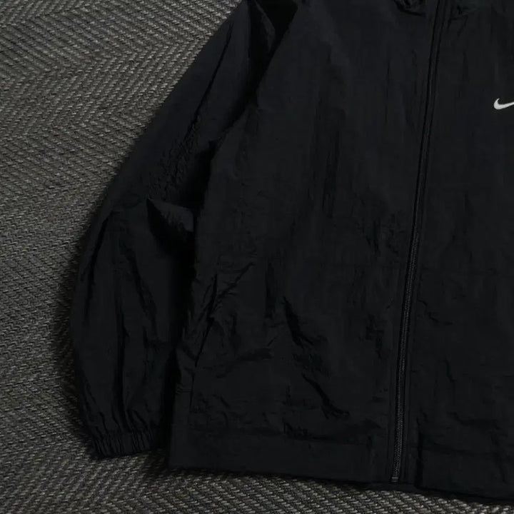 [SOLD OUT] 나이키 스우시로고 경량 나일론 바람막이y 4695