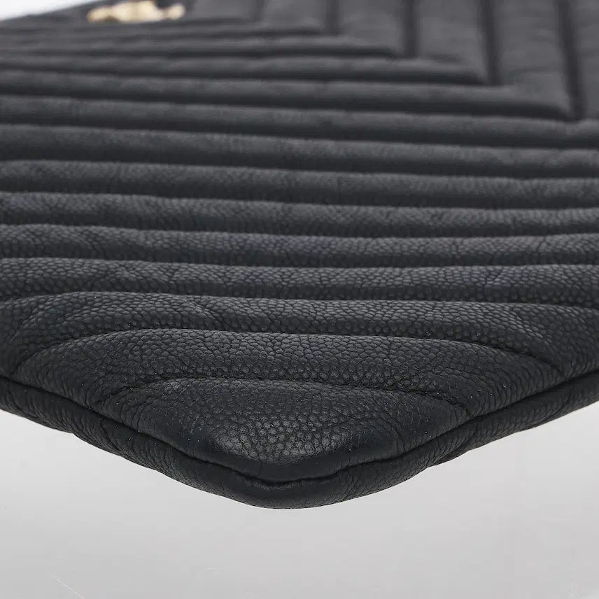 [BUNJANG] Chanel Chevron Clutch New Medium / 샤넬 쉐브론 클러치 뉴미디엄