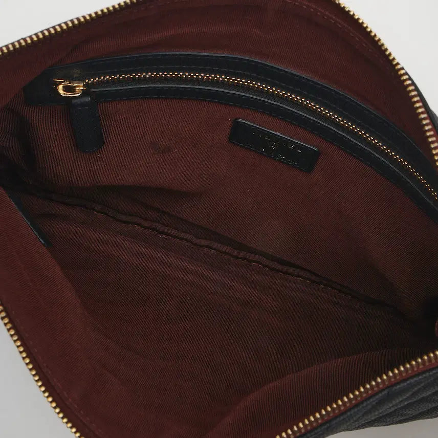 [BUNJANG] Chanel Chevron Clutch New Medium / 샤넬 쉐브론 클러치 뉴미디엄