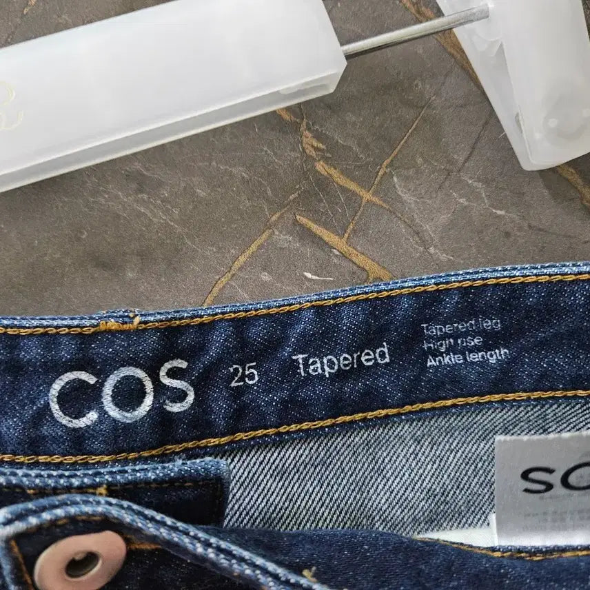 [BUNJANG] COS Tapered Leg Ankle Length Jeans / COS Tapered leg High nss Ankle length,코스