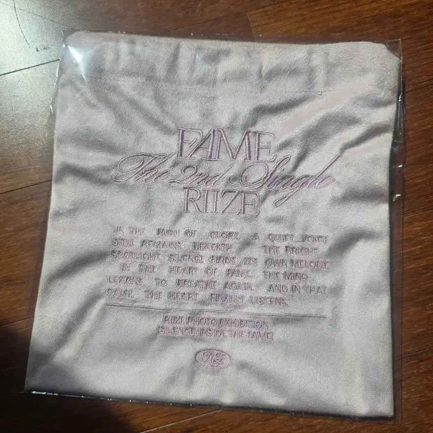 [BUNJANG] RIIZE FAME Velvet Pouch (Sealed) / 라이즈 페임 벨벳파우치 미개봉