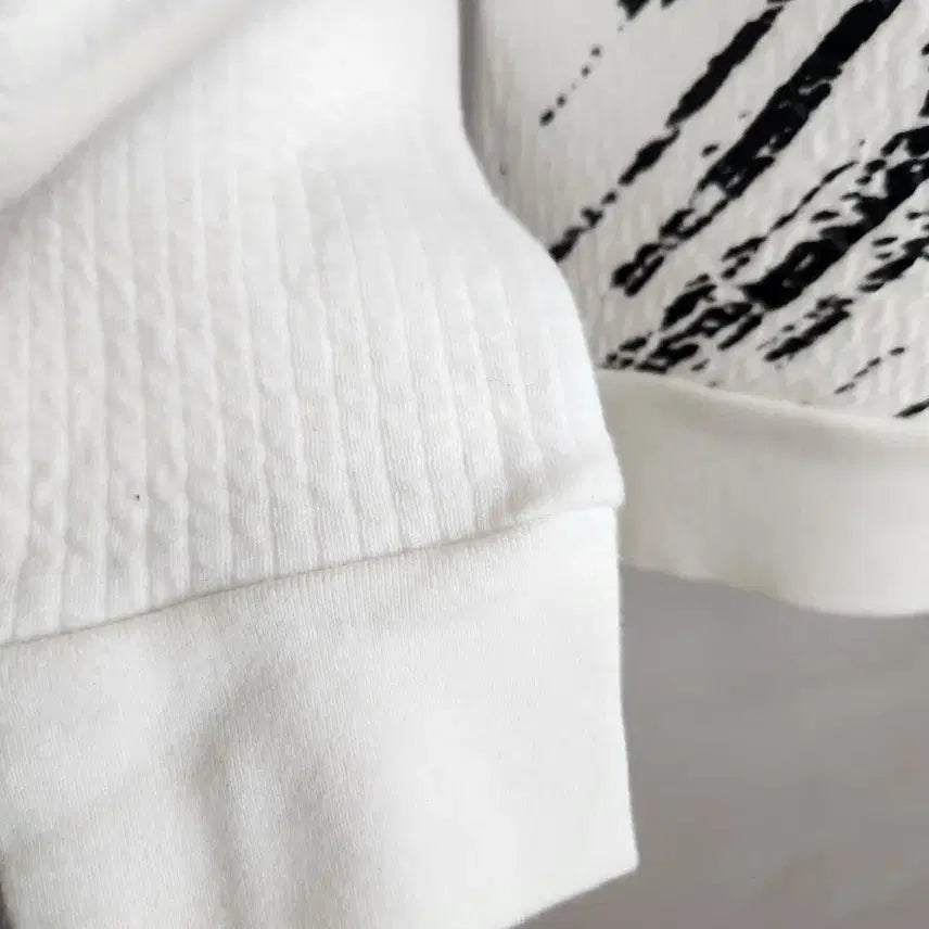 [BUNJANG] Sandro White Printed Sweatshirt / 산드로 화이트 프린팅 맨투맨 티셔츠