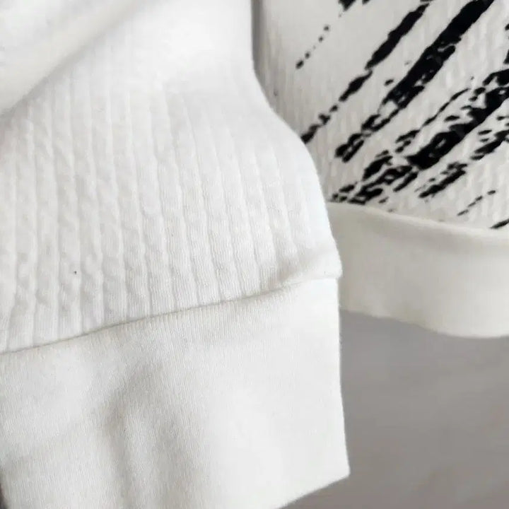 [BUNJANG] Sandro White Printed Sweatshirt / 산드로 화이트 프린팅 맨투맨 티셔츠