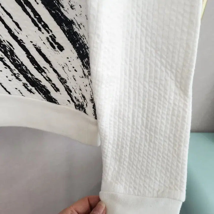[BUNJANG] Sandro White Printed Sweatshirt / 산드로 화이트 프린팅 맨투맨 티셔츠