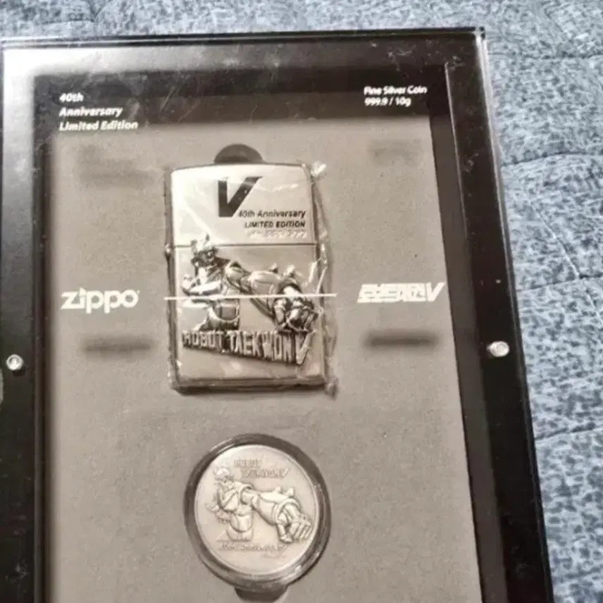 [BUNJANG] Taekwon V 40th Anniversary Zippo Lighter and Silver Coin / 태권브이 40주년기념 지포라이터와 은주화