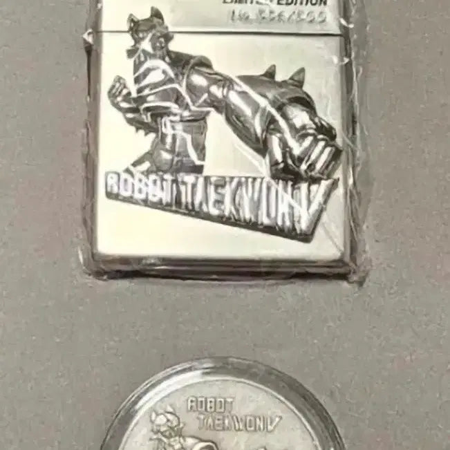 [BUNJANG] Taekwon V 40th Anniversary Zippo Lighter and Silver Coin / 태권브이 40주년기념 지포라이터와 은주화