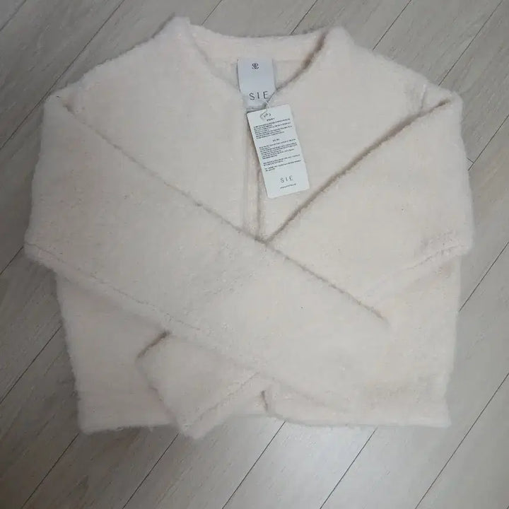 [SOLD OUT] 시에 베하 부클레 가디건 쉘크림