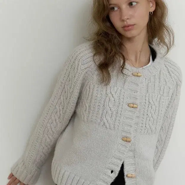 [BUNJANG] De Meeten Duffle Cable Cardigan (Snow) / 더미튼 가디건 (스노우)