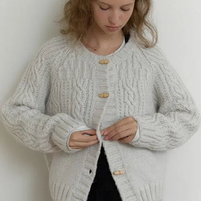 [BUNJANG] De Meeten Duffle Cable Cardigan (Snow) / 더미튼 가디건 (스노우)